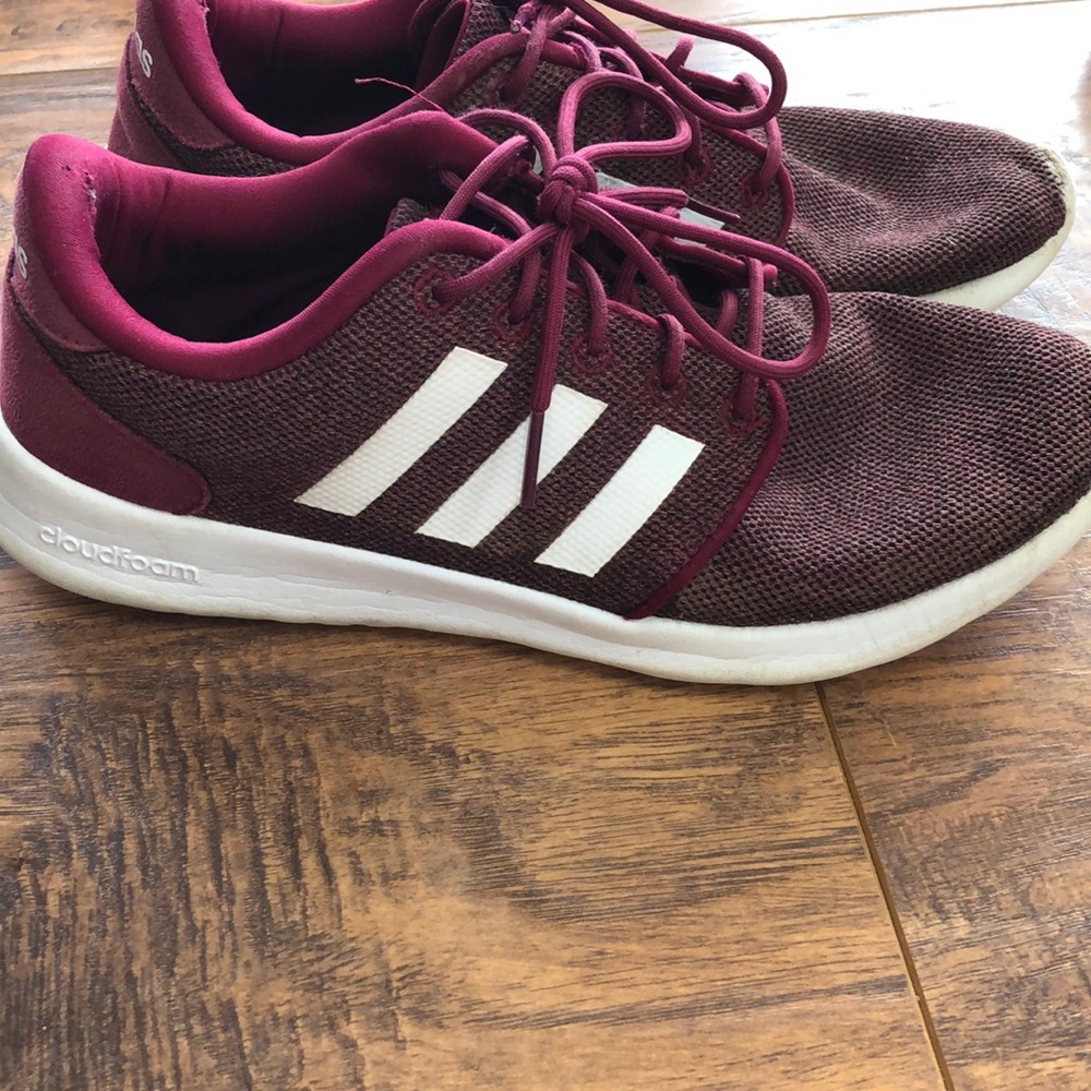 Women’s Adidas maroon tennis shoes